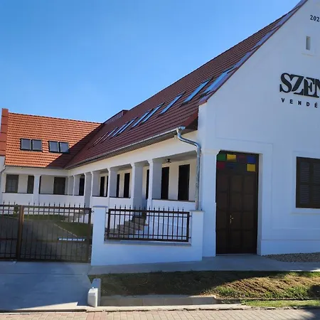 Szende Vendeghaz بيت ضيافة